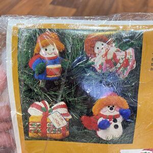 The Creative Circle Needlecraft  Here Comes Christmas Kit 2122‎ NOS Sealed Vtg